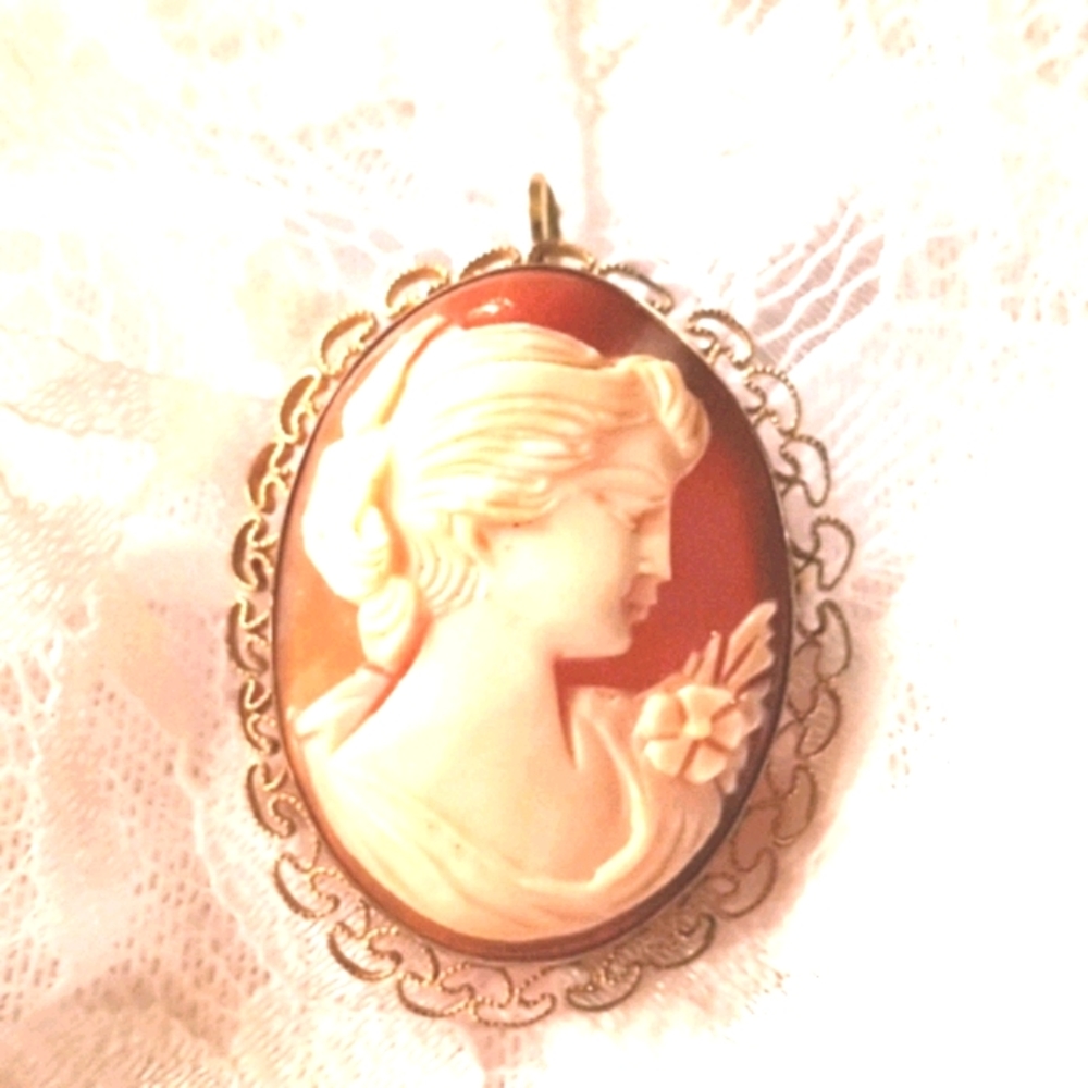 Antique Cameo Pendant/ Pin